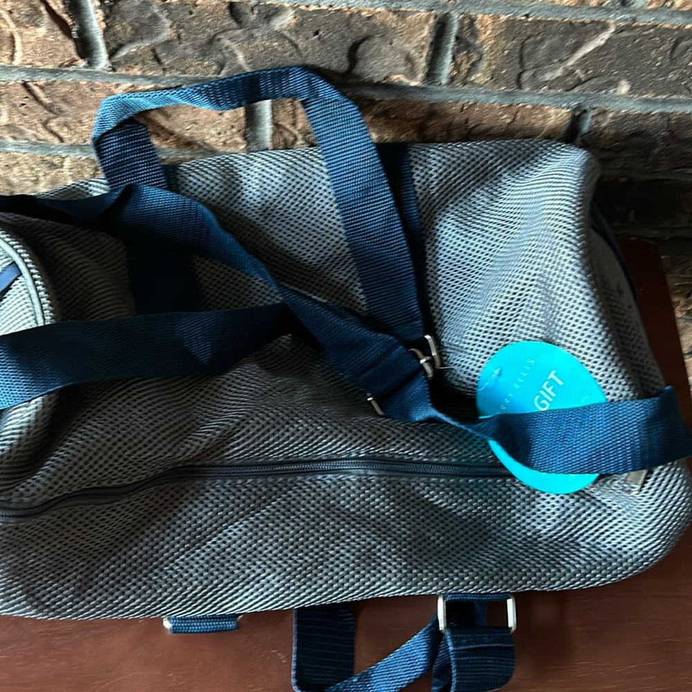 Perry Ellis nice little duffel